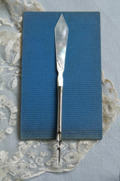 パリのスーベニール　ペンアンドペーパーナイフ　フランス　アンティークストリュフ