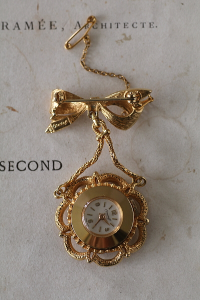 リボンのエナメルウォッチブローチ　corocraft アメリカ　イギリス　アンティークストリュフ