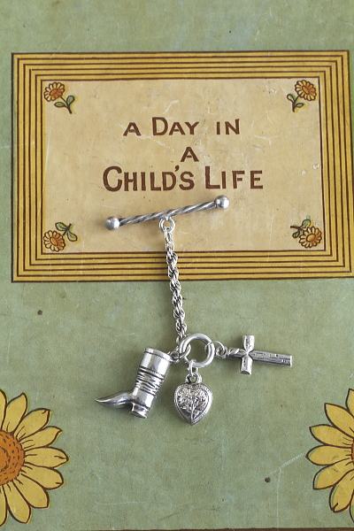 ヴィクトリアン　ホロウシルバーチャーム　Tバー　アンティークジュエリー　ヴィンテージアクセサリー　イギリス　アンティークストリュフ 20251216