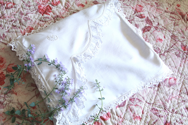 カットワークのナイトドレスケース　フランス　アンティークストリュフ