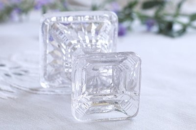 プレスガラスのアクセサリースタンド　フランス　アンティークストリュフ