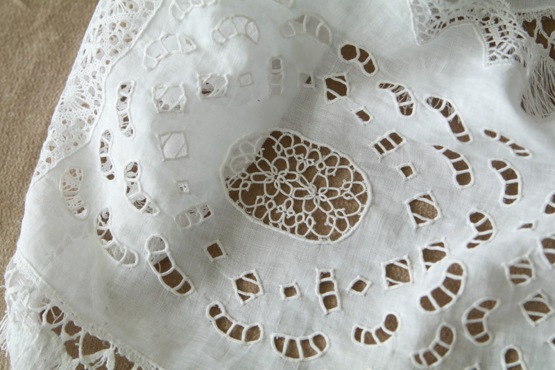 カットワークとレースのループリネンパネル　フランス　アンティークストリュフ