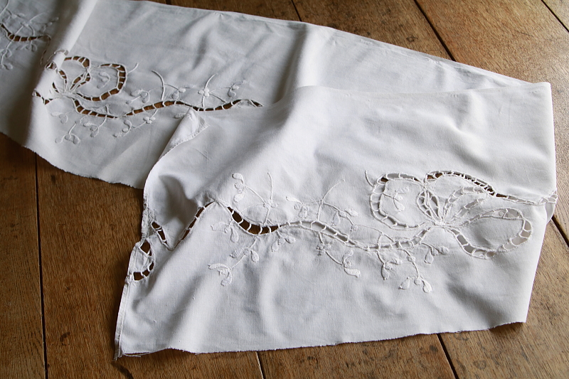 ヤドリギとリボン　カットワーク刺繍パネル　フランス　アンティークストリュフ