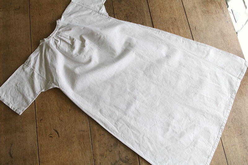 イニシャル刺繍のリネンナイティ　フランス　アンティークストリュフ