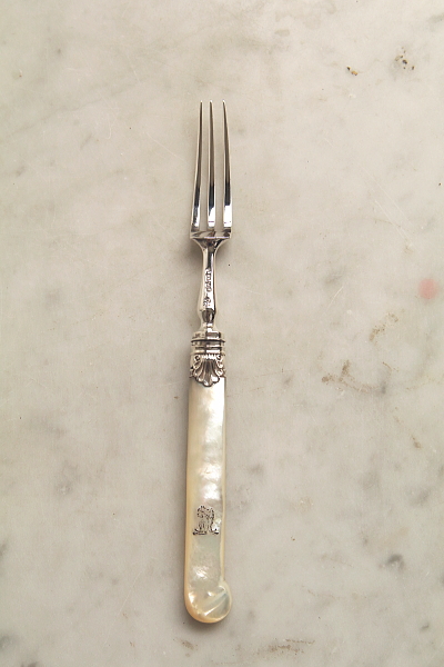 スターリングシルバーデザートフォーク　マザーオブパールハンドル　龍紋　William Gibson & John Lawrence Langman　イギリス　アンティークストリュフ