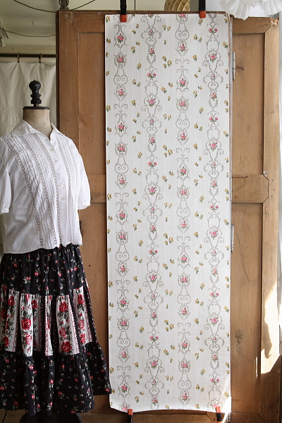 小薔薇のウォールペーパー　フランス　アンティークストリュフ 20250919