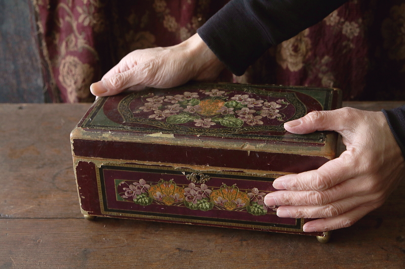 菫の紙貼りグローブボックス　コレクションボックス　ヨーロッパ　アンティークストリュフ