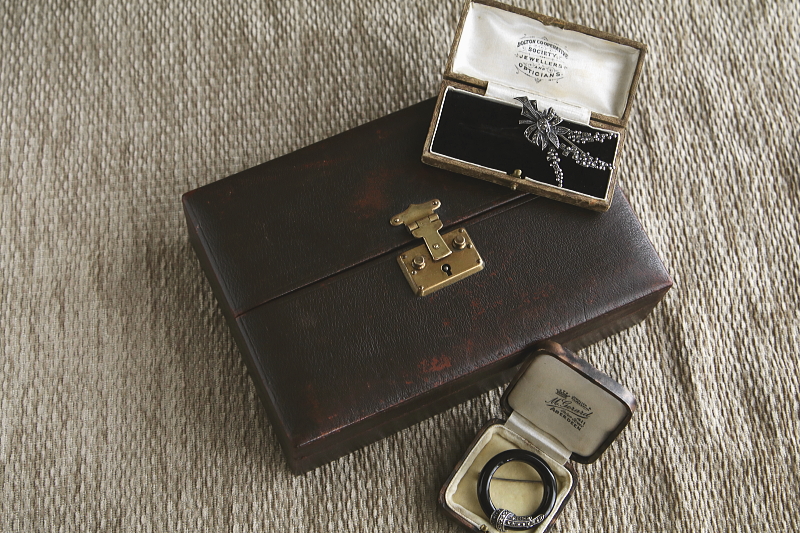 モロッコレザー　ジュエリーケース　イギリス　アンティークストリュフ