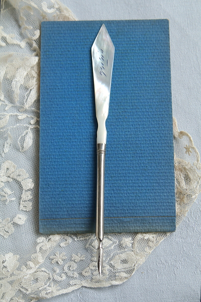 パリのスーベニール　ペンアンドペーパーナイフ　フランス　アンティークストリュフ