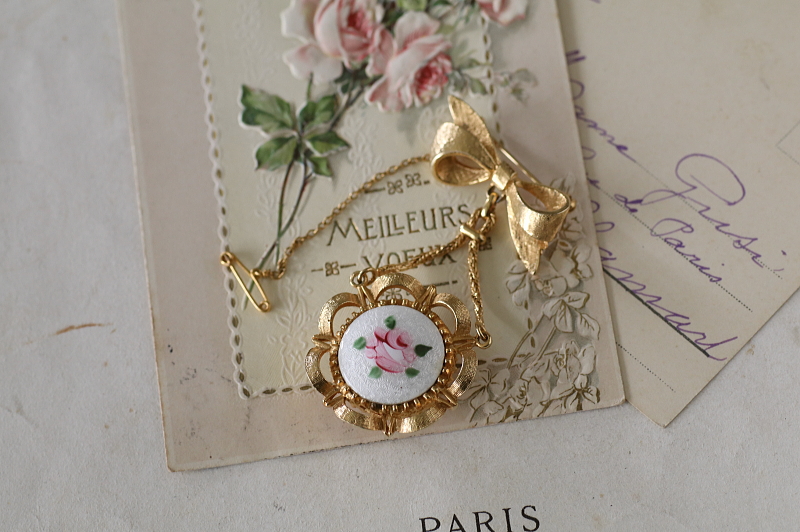 リボンのエナメルウォッチブローチ　corocraft アメリカ　イギリス　アンティークストリュフ