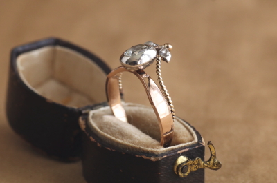 オーバルローズカットダイヤモンドリング　イギリス アンティークストリュフ