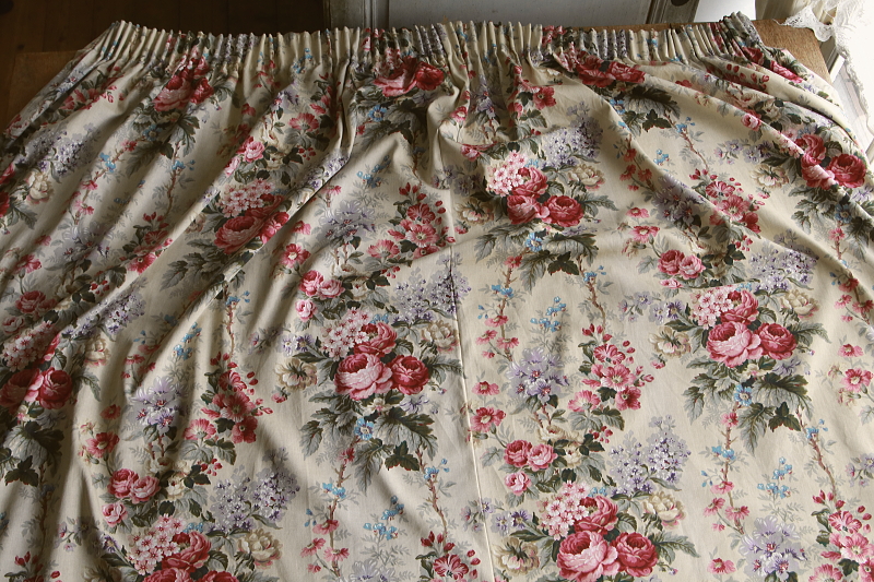 薔薇のヴィンテージカーテン　イギリス　アンティークストリュフ