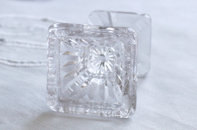 プレスガラスのアクセサリースタンド　フランス　アンティークストリュフ