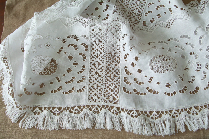 カットワークとレースのループリネンパネル　フランス　アンティークストリュフ