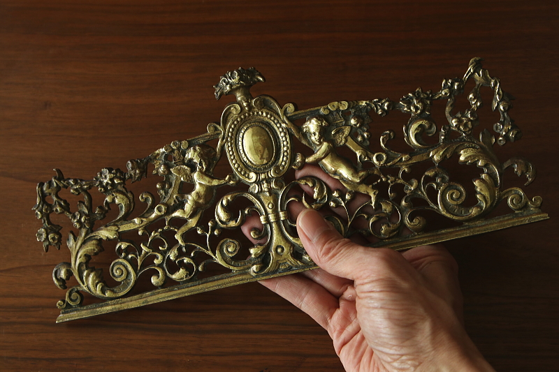 天使の真鍮家具飾り　フランス　アンティークストリュフ