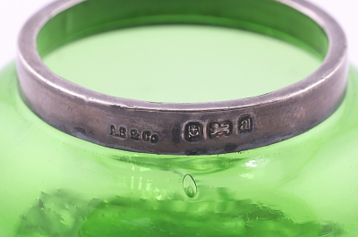 シルバーリムグリーングラスソルトディッシュ　ヴィクトリアン　イギリス　アンティークストリュフ