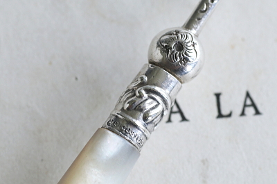 小さなサービングフォーク　ヴィクトリアン　イギリス　アンティークストリュフ