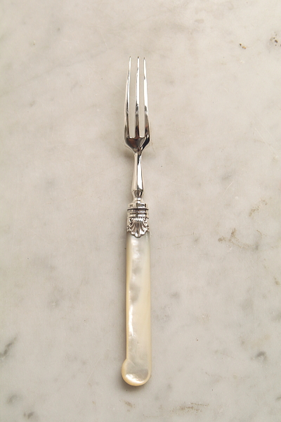 スターリングシルバーデザートフォーク　マザーオブパールハンドル　龍紋　William Gibson & John Lawrence Langman　イギリス　アンティークストリュフ