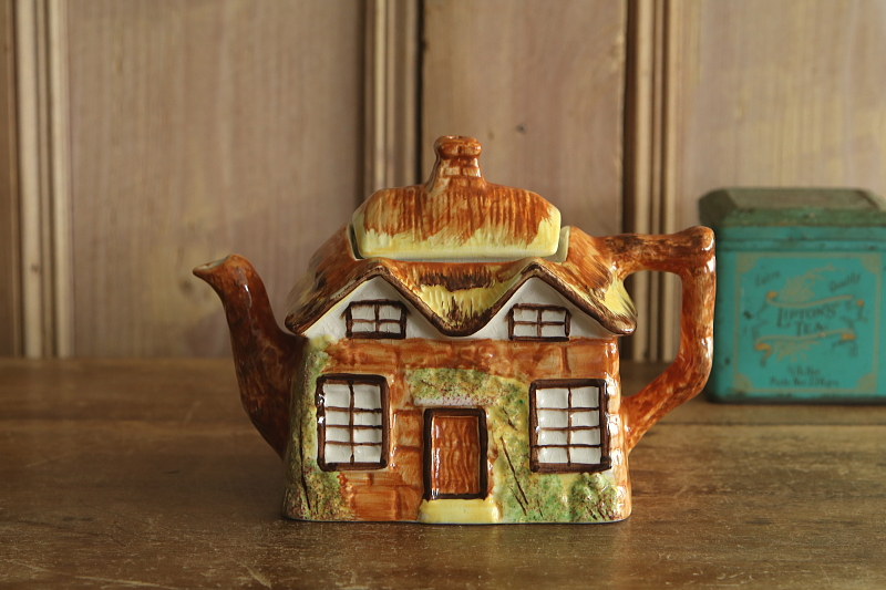 カントリーコテージティーポット　price and kensington PARAMOUNT POTTERY　アンティークストリュフ