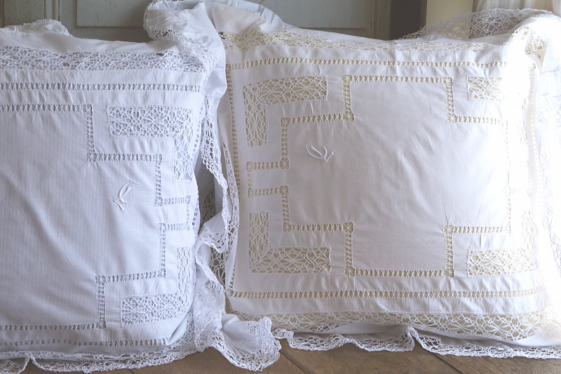 ボビンレースのクッションカバーペア　イギリス　アンティークストリュフ