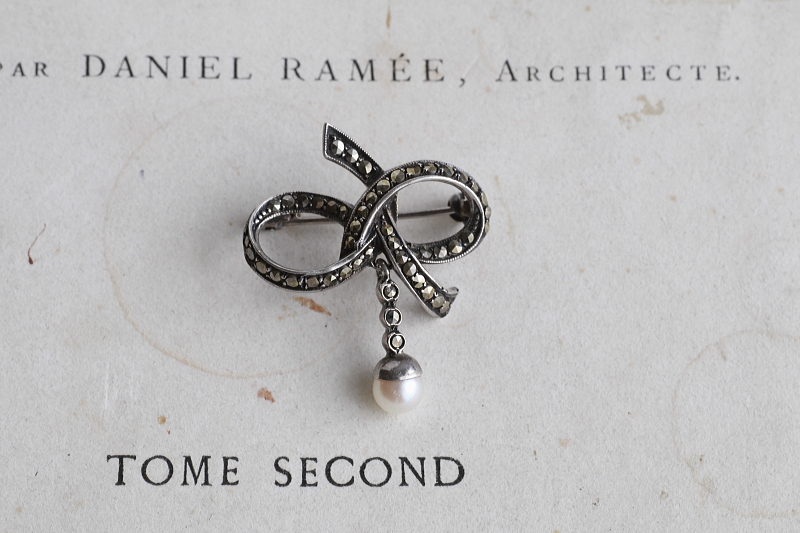 パールアンドマーカサイトシルバーブローチ　ヨーロッパ　アンティークストリュフ