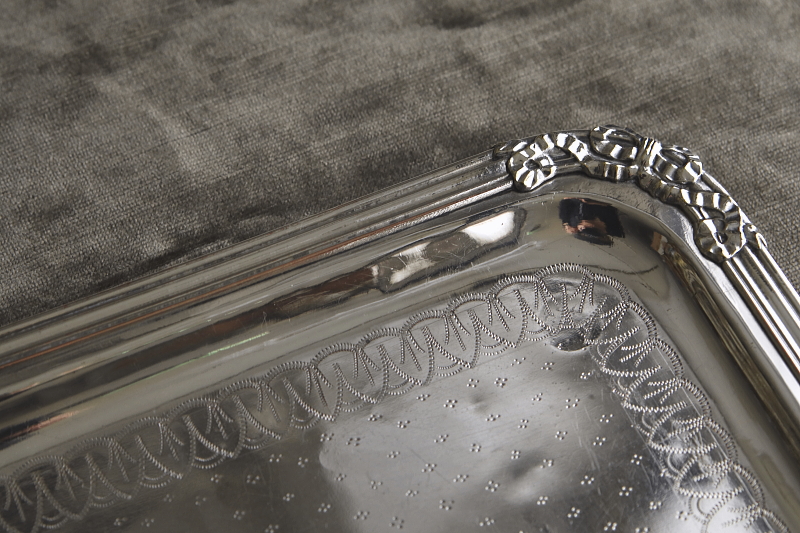 リボンのエングレーヴィングトレイ　フランス アンティークストリュフ