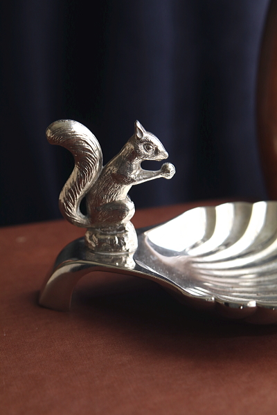 リスのナッツディッシュ　seba イギリス　アンティークストリュフ