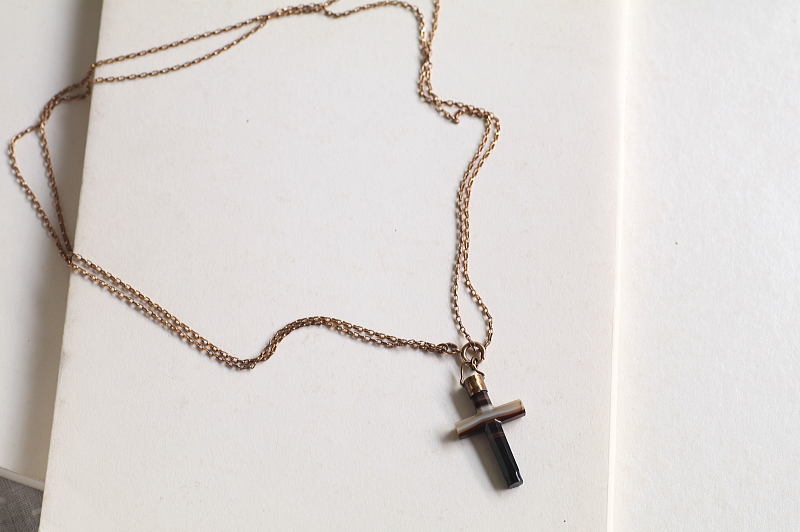 ヴィクトリアンアゲートクロスペンダント イギリス アンティークストリュフ