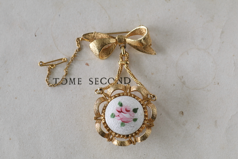 リボンのエナメルウォッチブローチ　corocraft アメリカ　イギリス　アンティークストリュフ