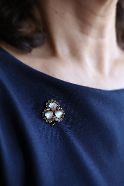 サフィレットブローチ　ヴィクトリアン　イギリス アンティークストリュフ