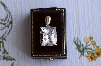 シンセティックスピネル　ゴールドプレートペンダント　ヴィンテージジュエリー　アクセサリー　イギリス　アンティークストリュフ 20251218