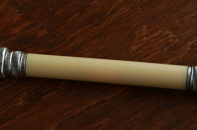 アイボリーハンドル　花の彫刻　JOHN SANDERSON & SON　イギリス　アンティークストリュフ