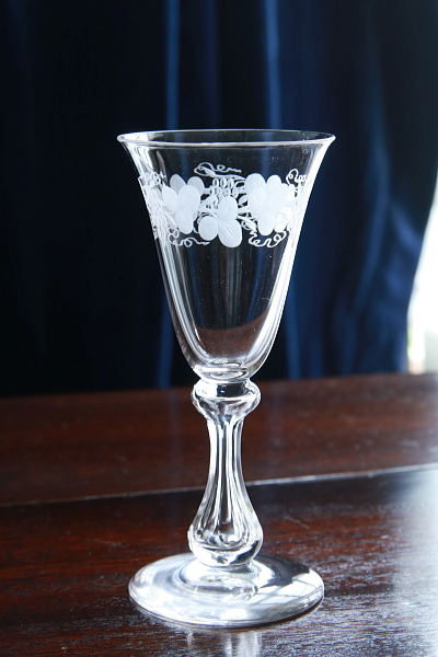 葡萄のエングレーヴィングクリスタルグラス　イギリス