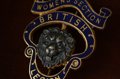 ライオンヘッドのエナメルピンバッジ　royal british legion イギリス　アンティークストリュフ