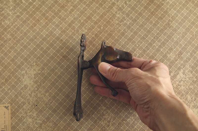 ホースヘッドのドアノッカー　イギリス　アンティークストリュフ