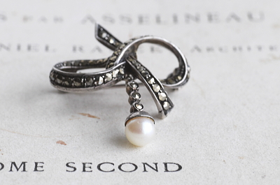 パールアンドマーカサイトシルバーブローチ　ヨーロッパ　アンティークストリュフ