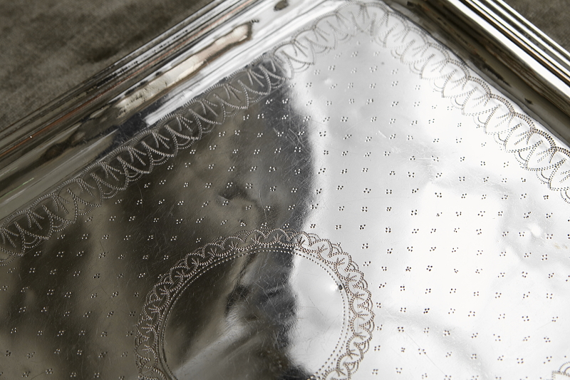 リボンのエングレーヴィングトレイ　フランス アンティークストリュフ