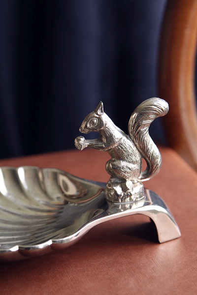 リスのナッツディッシュ　seba イギリス　アンティークストリュフ