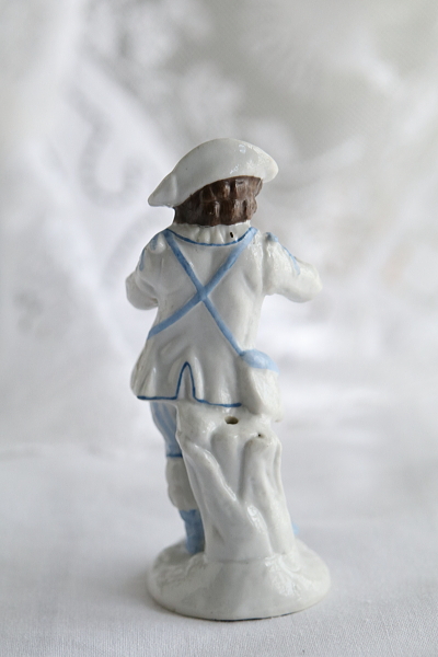 二角帽子の少年像　ドイツ　アンティークストリュフ