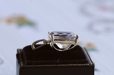 シンセティックスピネル　ゴールドプレートペンダント　ヴィンテージジュエリー　アクセサリー　イギリス　アンティークストリュフ 20251218