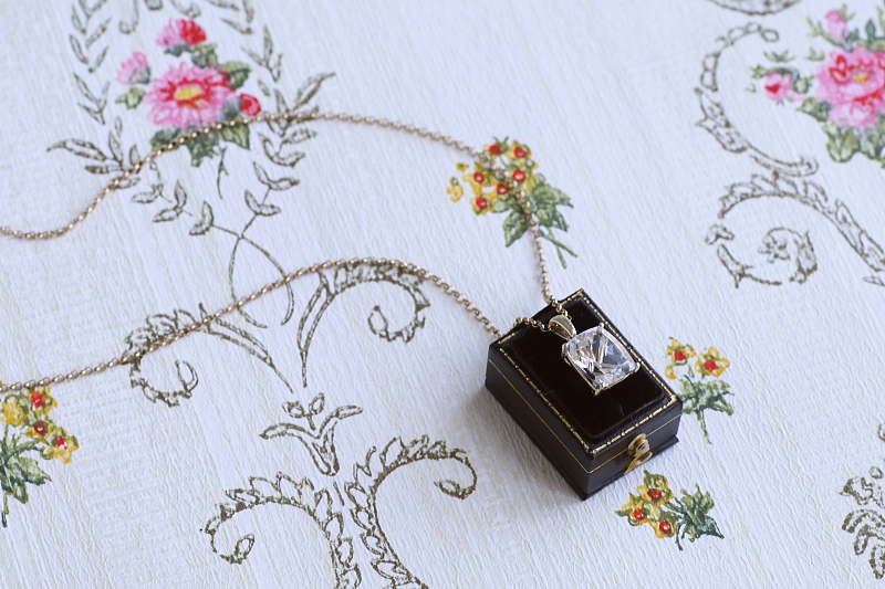 シンセティックスピネル　ゴールドプレートペンダント　ヴィンテージジュエリー　アクセサリー　イギリス　アンティークストリュフ 20251218