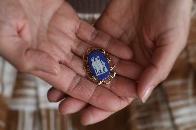 WEDGWOOD ウェッジウッド　ジャスパーウェアカメオブローチ　イギリス　アンティークストリュフ
