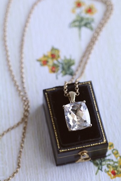 シンセティックスピネル　ゴールドプレートペンダント　ヴィンテージジュエリー　アクセサリー　イギリス　アンティークストリュフ 20251218