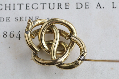 ヴィクトリアンラヴァーズノット　シャトレーン　ブローチ　イギリス　フランス　アンティークストリュフ