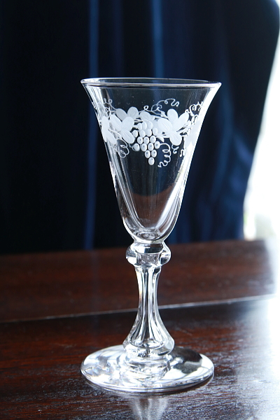 葡萄のエングレーヴィングクリスタルグラス　イギリス