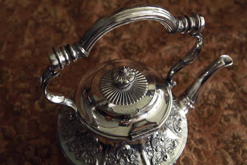 薔薇のレリーフのティーケトルアンドスタンド　philip ashberry and sons ヴィクトリアン　イギリス　アンティークストリュフ