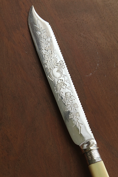 ホースシューのブレッドフォーク　フルーツ柄のケーキナイフ　イギリス　アンティークストリュフ