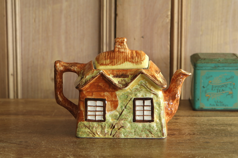 カントリーコテージティーポット　price and kensington PARAMOUNT POTTERY　アンティークストリュフ