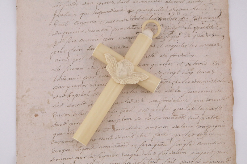 天使のゆりかごの十字架　セルロイド　フランス　アンティークストリュフ