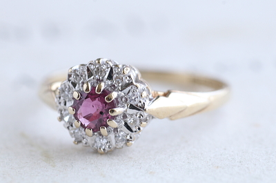 ルビーダイヤデイジーリング　ヴィンテージ　イギリス　アンティークストリュフ 20251218